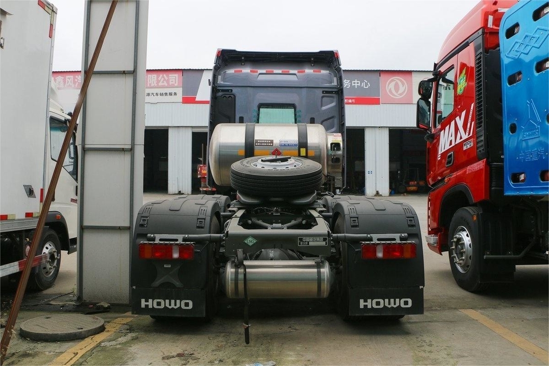 HOWO Max شاحنة ثقيلة خفيفة نسخة فاخرة سقف مرتفع صفيحة تدفق 480HP 6X4 جرار الغاز الطبيعي المسال