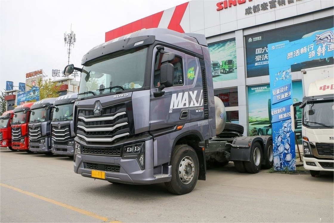 HOWO Max شاحنة ثقيلة خفيفة نسخة فاخرة سقف مرتفع صفيحة تدفق 480HP 6X4 جرار الغاز الطبيعي المسال