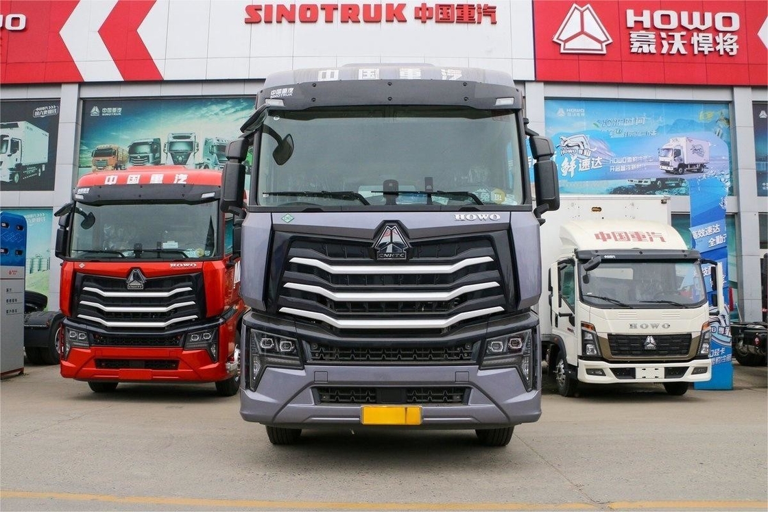 HOWO Max شاحنة ثقيلة خفيفة نسخة فاخرة سقف مرتفع صفيحة تدفق 480HP 6X4 جرار الغاز الطبيعي المسال