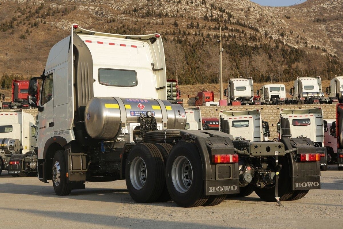 HOWO شاحنة ثقيلة منقلبة الريح الجانبية 440HP 6X4 LNG الجرار الوطني VI (13T المحور الخلفي)