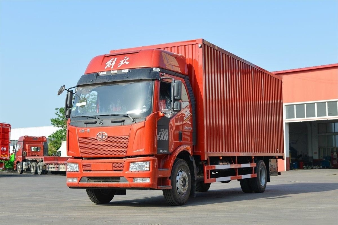 FAW J6L محور واحد جيفانغ شاحنة متوسطة 240HP 4X2 8-سرعة 6.8m شاحنة فان الباب الجانبي
