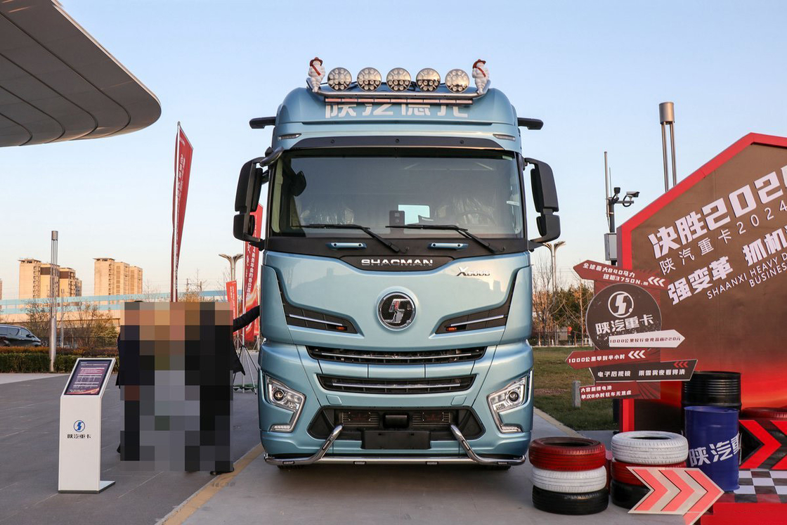 شاكمان جرار شاحنة مكيف السقف العالي الجانب العلوي 840HP 6X4 AMT العازل الهيدروليكي