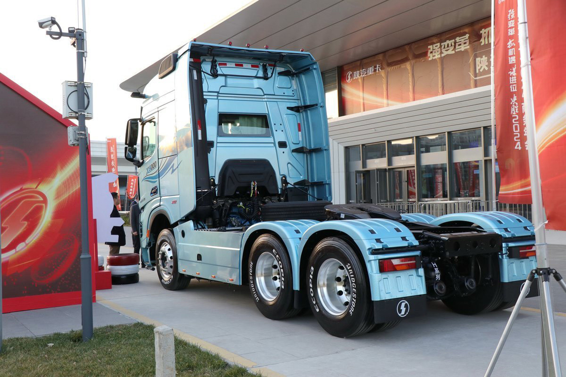 شاكمان جرار شاحنة مكيف السقف العالي الجانب العلوي 840HP 6X4 AMT العازل الهيدروليكي