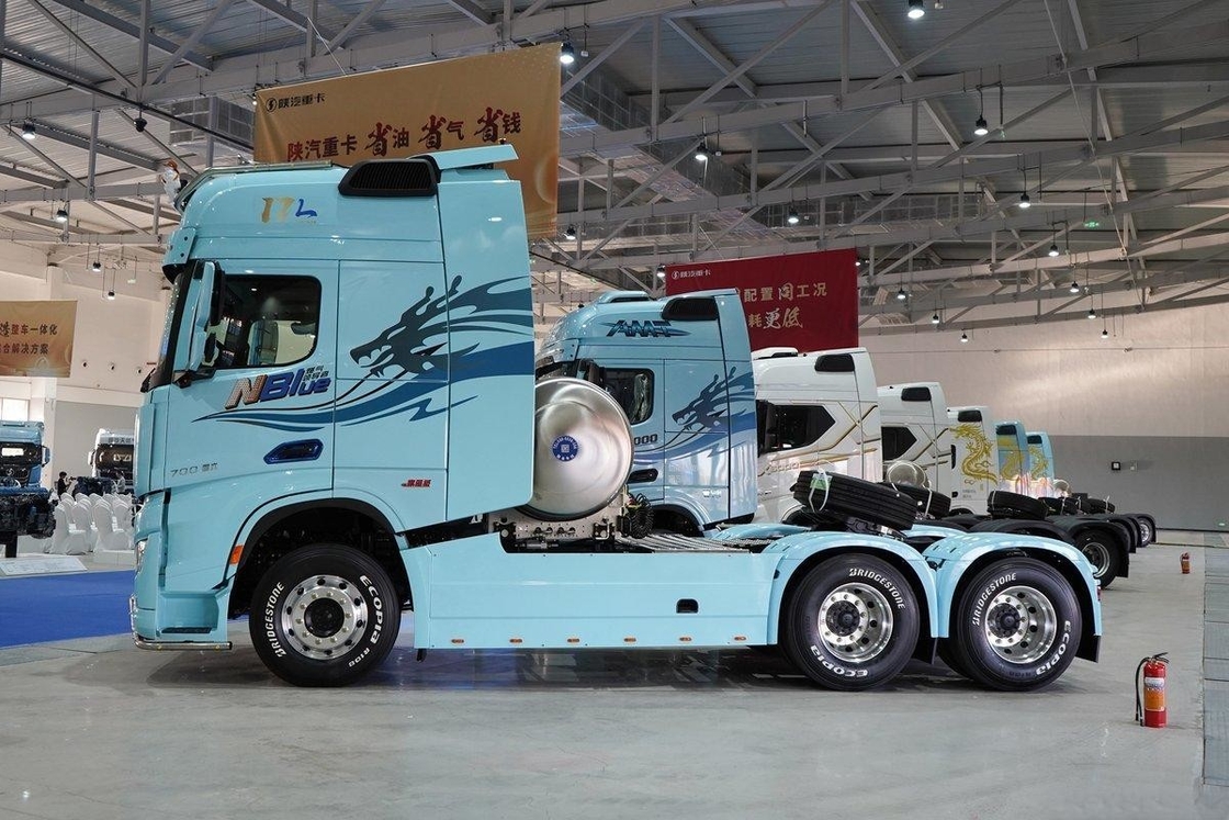 شاكمان X6000 جرار شاحنة الديزل 700 حصان 6X4 LNG AMT سقف مرتفع صف واحد ونصف المقاعد