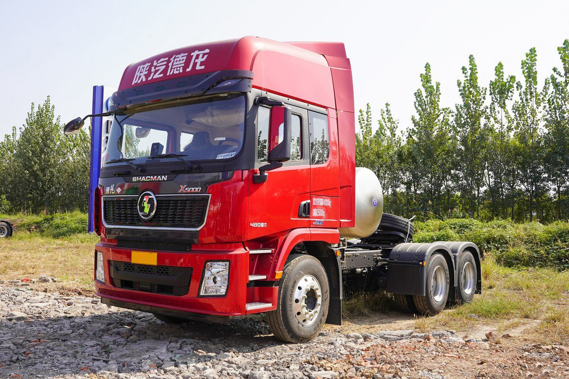 شاكمان شاحنة جرار يورو 6 خلفي محور مزدوج خلفي ثمانية عجلات 480HP 6X4 LNG كيس الهواء المقعد