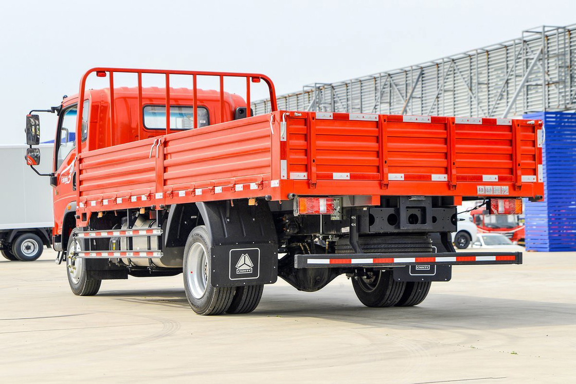 شاحنة Sinotruk HOWO سلسلة Titan-H الديزل 8 سرعات 170 حصان 5.2 متر نصف جانب صندوق الشحن