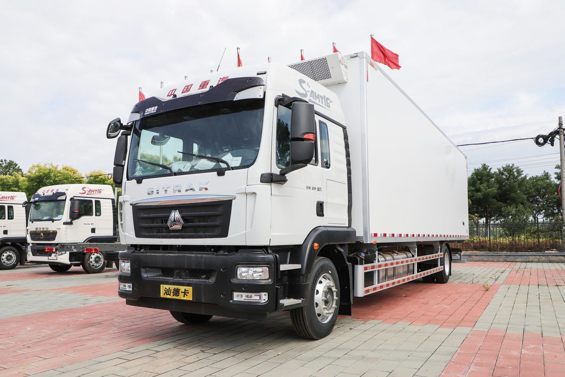 ديزل 10 سرعات 290 حصان 4X2 9.45m طابور مرفع نصف كابينة جسم أبيض SITRAK ZZ5186 شاحنة ثلجية شحن ثلاثية الأبواب
