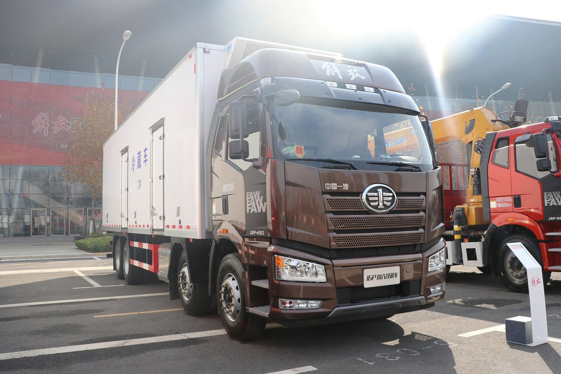 FAW جيفانغ CA5320 J6P شاحنة ثقيلة شاحنة باردة ديزل 12 عجلة 420 حصان 8X4 9.2m صندوق الشحن ثلاثة أبواب