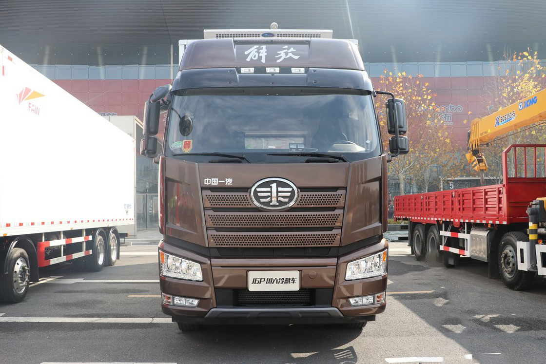 FAW جيفانغ CA5320 J6P شاحنة ثقيلة شاحنة باردة ديزل 12 عجلة 420 حصان 8X4 9.2m صندوق الشحن ثلاثة أبواب