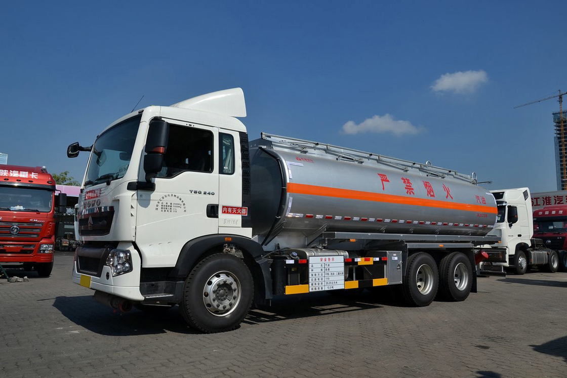 سينوتروك ZZ1257 T5G الديزل ذو الهيكل العالي 240HP 14.5T 6X4 خزان الوقود 20.25m3 HOWO شاحنة ناقلة النفط