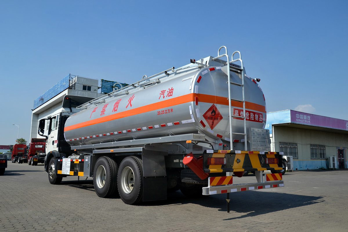 سينوتروك ZZ1257 T5G الديزل ذو الهيكل العالي 240HP 14.5T 6X4 خزان الوقود 20.25m3 HOWO شاحنة ناقلة النفط