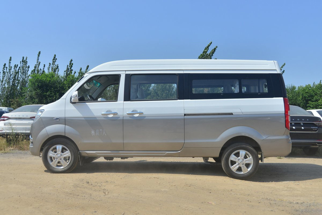 Jinbei New Hiace X30L 2023 Super Edition 102HP 1.5L البنزين 6-7 مقاعد ميكروفان (مع تكييف الهواء)