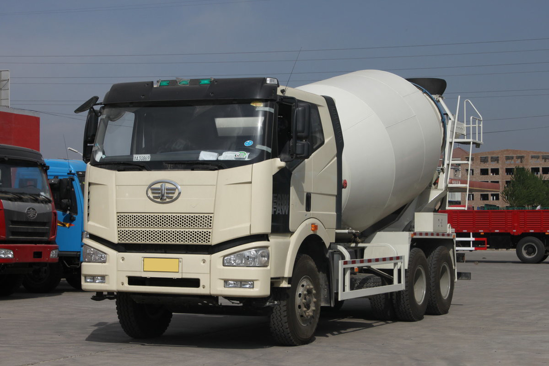 شاحنة مزيج الخرسانة جيه فانج J6P 350HP 6X4 كابينة مسطحة 4.7m3 خزان تلقائي تكييف الهواء