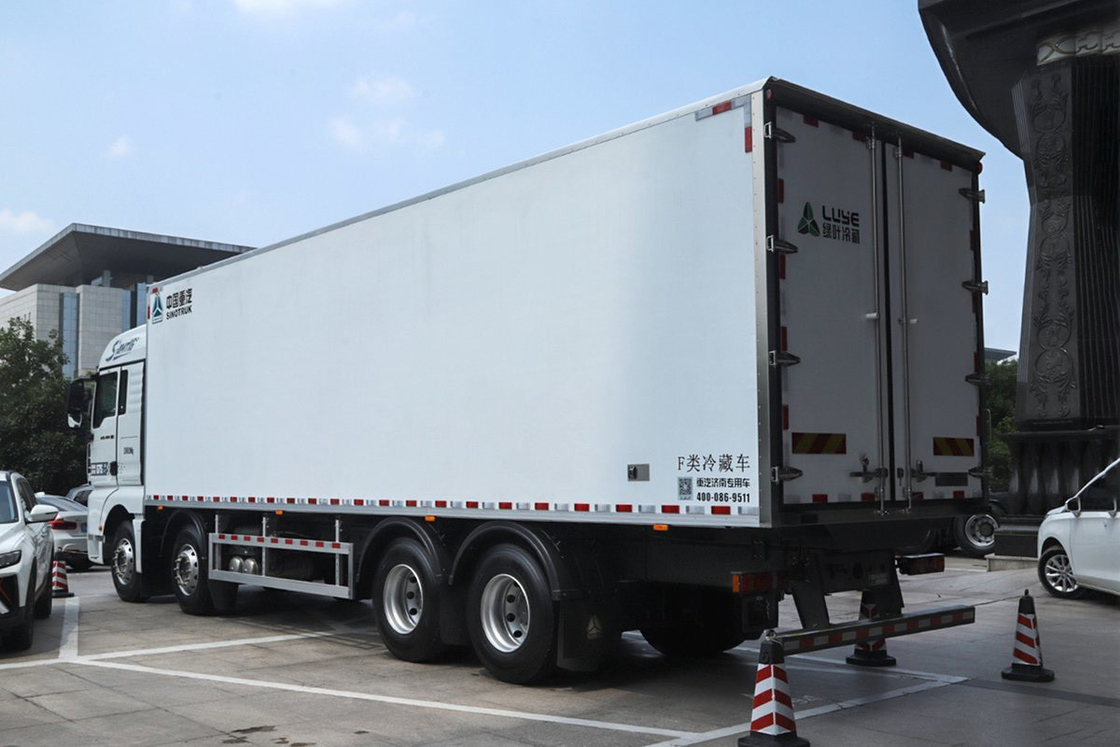 سيترك ZZ5326 G7S الديزل 16 سرعة 490HP 8X4 9.45m AMT شاحنة ثلاجة الصينوتروك التلقائية