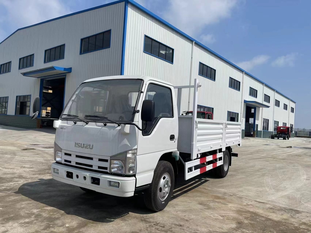 شاحنات الشحن 4 × 2 ISUZU سيارة واحدة يورو 4 انبعاثات 100P شاحنة خفيفة 3.5 طن إطارات خلفية مزدوجة