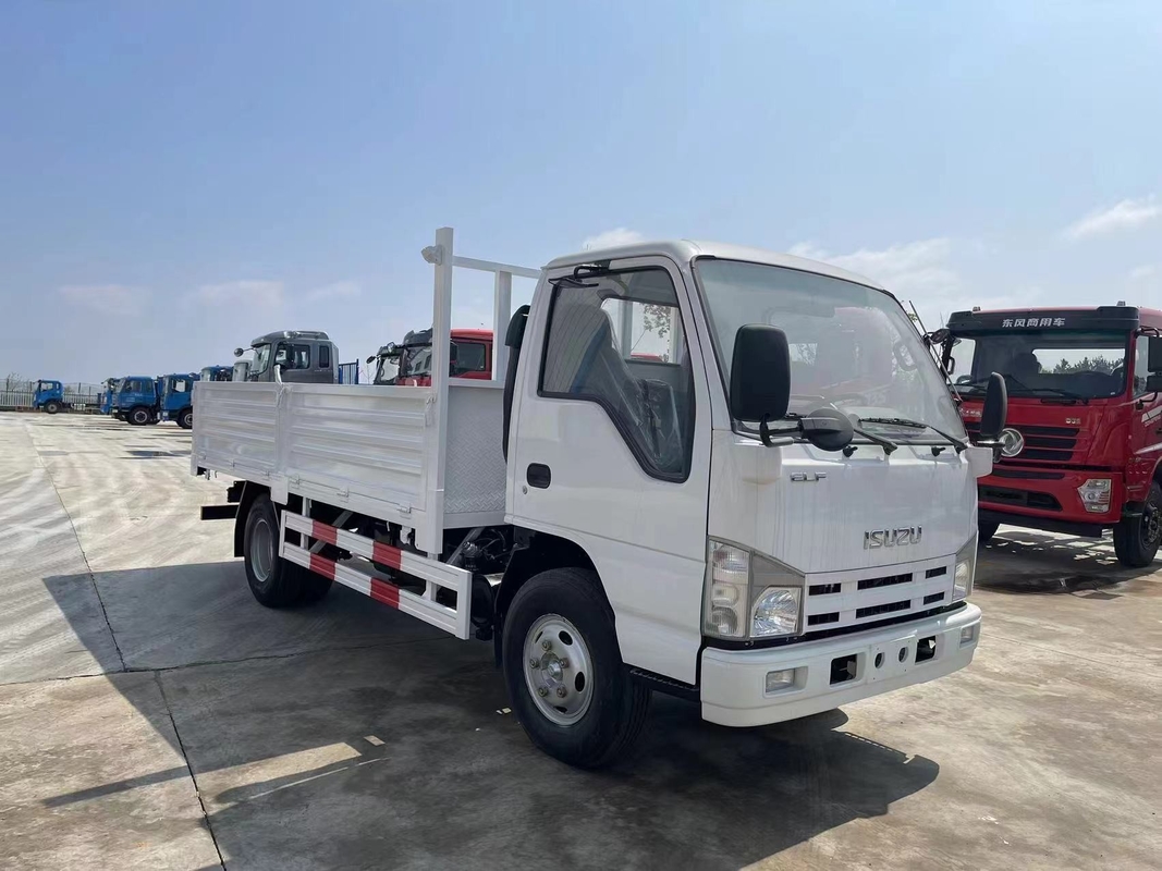 شاحنات الشحن 4 × 2 ISUZU سيارة واحدة يورو 4 انبعاثات 100P شاحنة خفيفة 3.5 طن إطارات خلفية مزدوجة