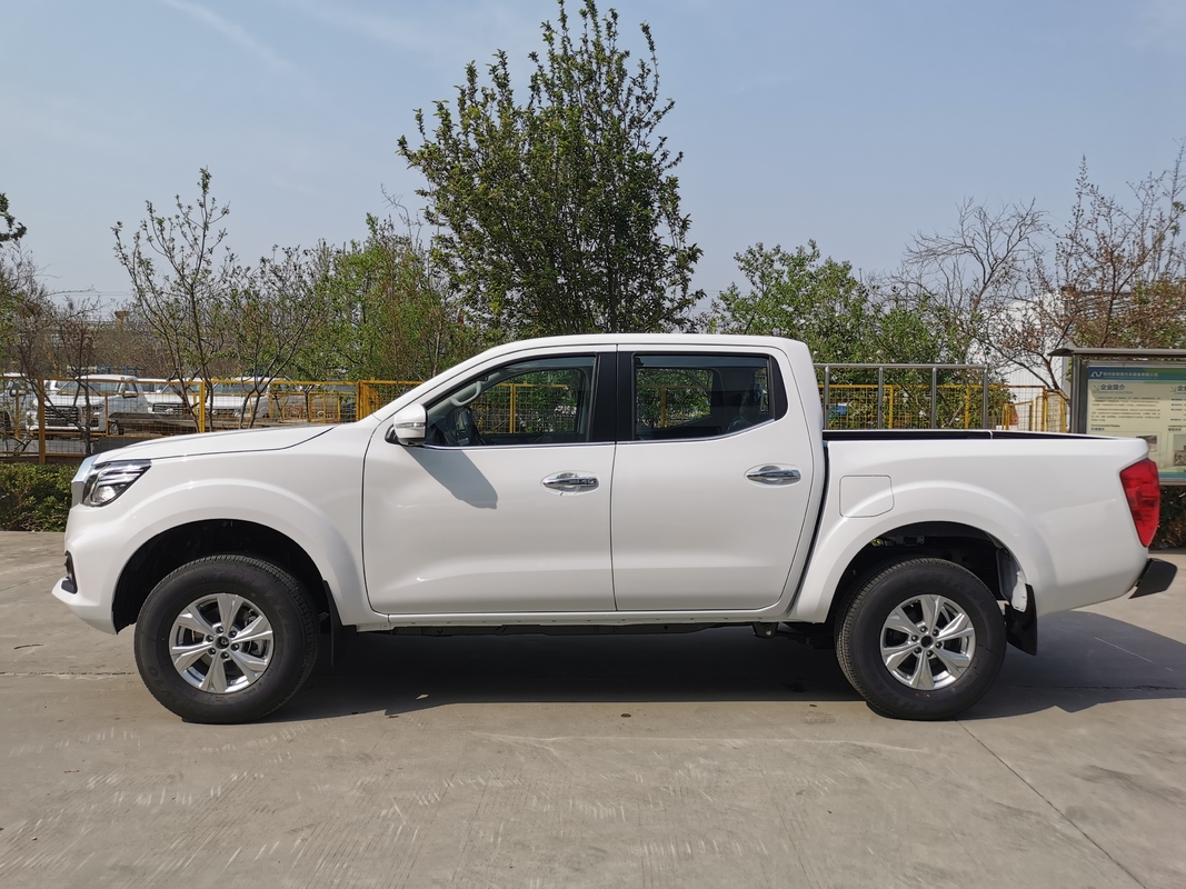 شاحنة بيكاب ديزل 4x4 دونغفينغ نيسان 2WD و 4WD Off-Road كابينة مزدوجة يدوية وأوتوماتيكية