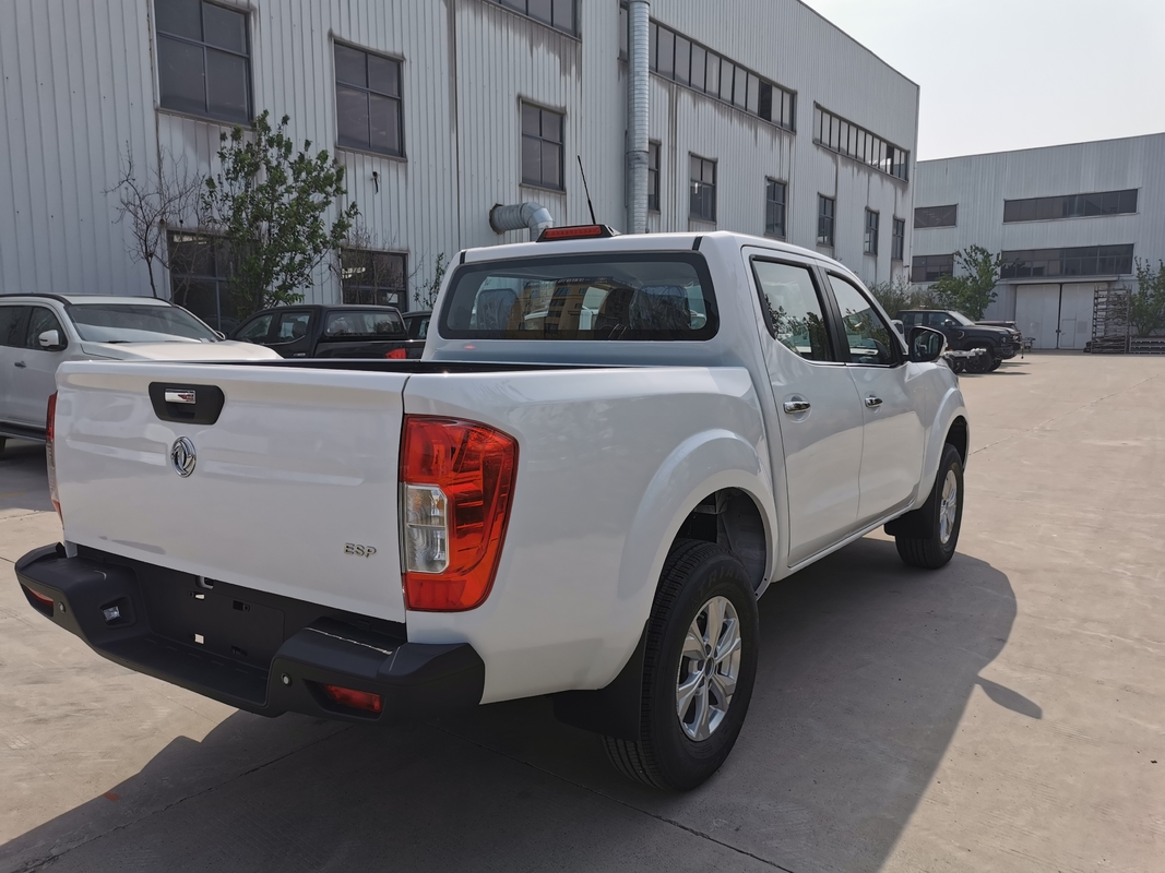 شاحنة صغيرة 4 × 4 الصين دونغفينغ غنية 7 ناقل حركة آلي 8 سرعات 5 مقاعد سيارات طريق سيئة