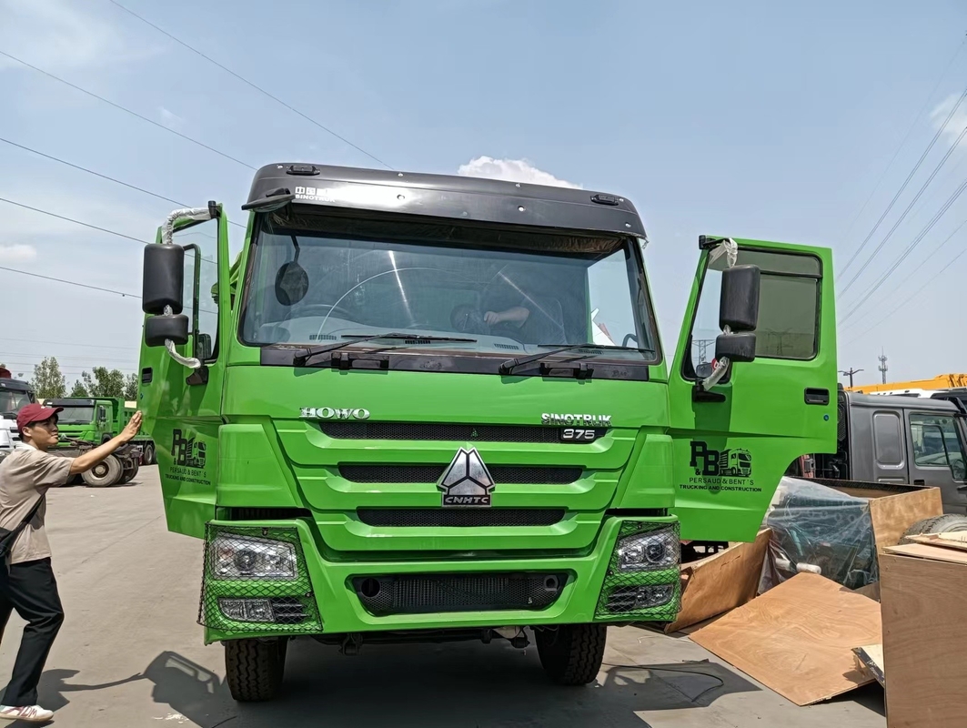 الشاحنات المستخدمة في زيمبابوي Sinotruk Howo ورقة الربيع 30CBM مربع محرك اليد اليمنى