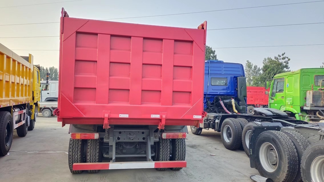 شاحنة هوو المستخدمة صف واحد ونصف كابينة سينوتروك تيبر 20cbm مربع 380hp اليورو 2 الانبعاثات