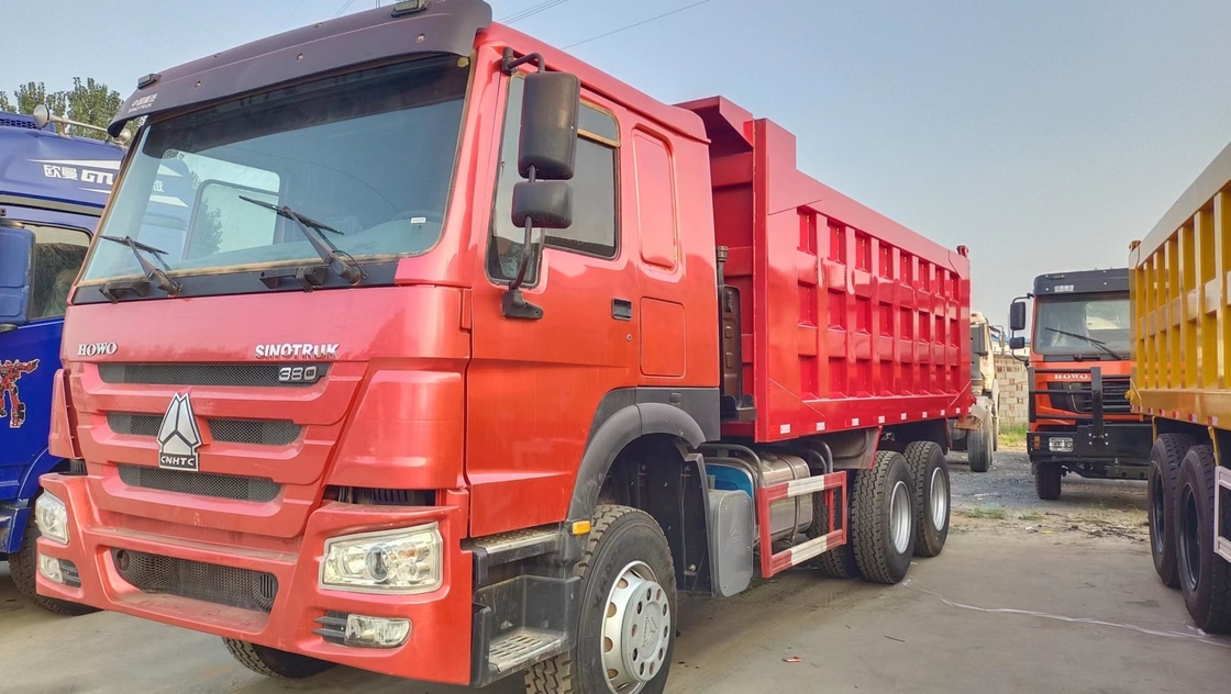 شاحنة هوو المستخدمة صف واحد ونصف كابينة سينوتروك تيبر 20cbm مربع 380hp اليورو 2 الانبعاثات