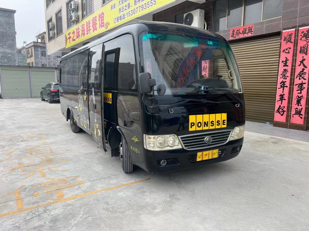 حافلة ميني مستعملة للبيع يوتونغ ZK6708D محرك الأمامية الديزل الكوستر الحافلة 19 مقعد 2 + 1 مقعد ترتيب
