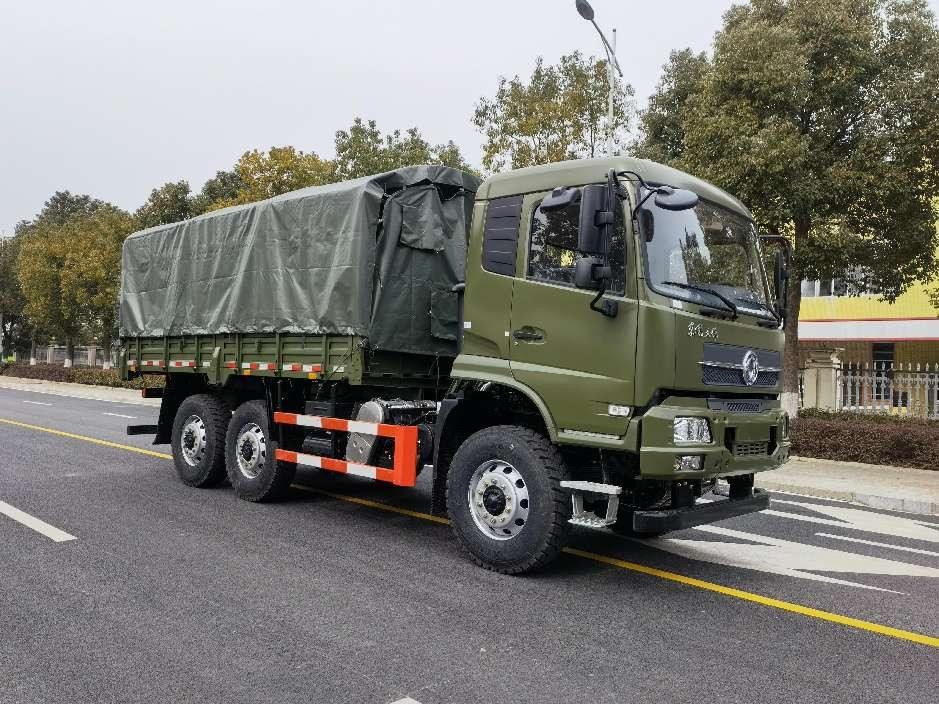 شاحنة شحن 6 × 6 شاحنة شاحنة جديدة من دون الطرق الإطارات مقصورة واحدة استخدام محرك كامنز في أفريقيا