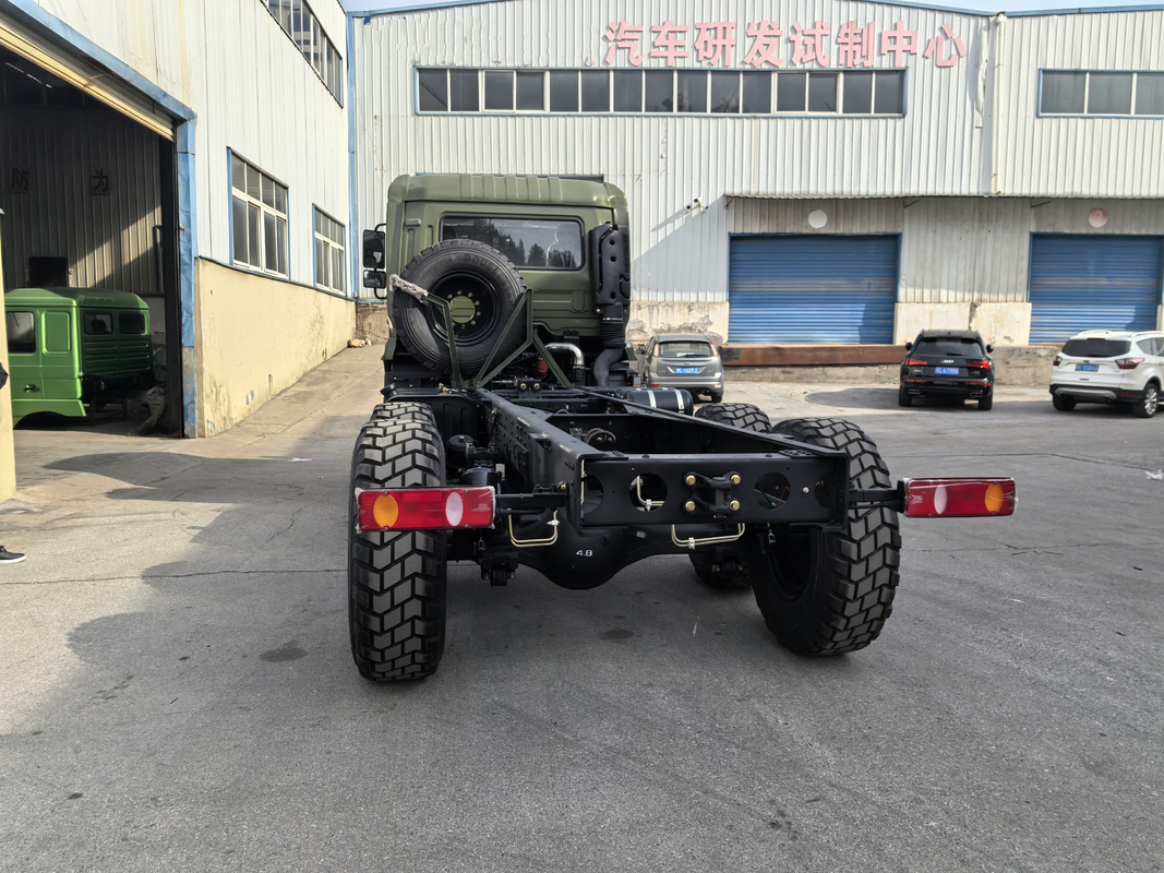 شاحنة شحن 6 × 6 شاحنة شاحنة جديدة من دون الطرق الإطارات مقصورة واحدة استخدام محرك كامنز في أفريقيا