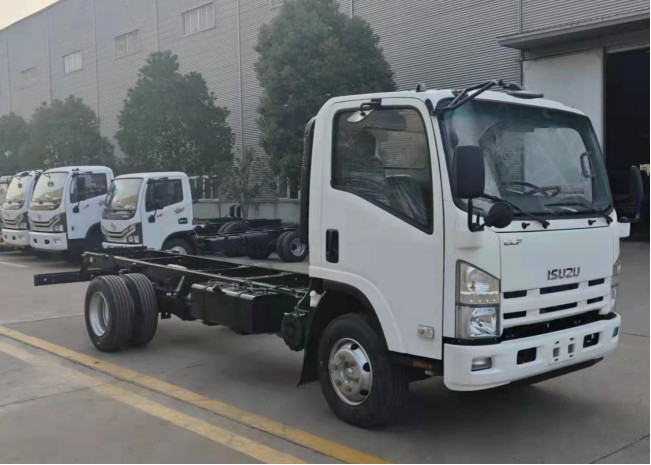 شاسية شاحنة ISUZU KV100 KV600 700P نموذج شاحنة جديدة للبيع علبة مخصصة القيادة اليمنى متاحة