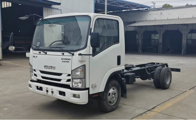 شاسية شاحنة ISUZU KV100 KV600 700P نموذج شاحنة جديدة للبيع علبة مخصصة القيادة اليمنى متاحة
