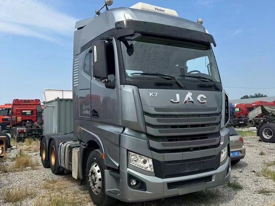 شاحنات رأس الجرار الثقيلة المستعملة لـ JAC K7 ناقل حركة ZF أوتوماتيكي 540 حصان مع سرير 6 * 4