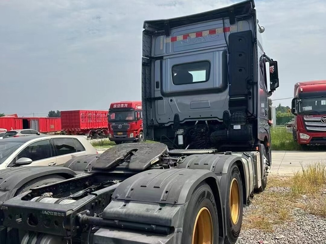 شاحنات رأس الجرار الثقيلة المستعملة لـ JAC K7 ناقل حركة ZF أوتوماتيكي 540 حصان مع سرير 6 * 4