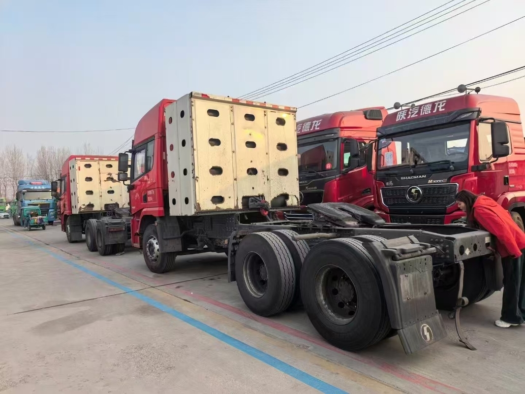شاحنة جرار غاز طبيعي أوتوماتيكية مستعملة X5000 مع 10 عجلات محرك Weichai CNG 460hp 2023 النقل الثقيل