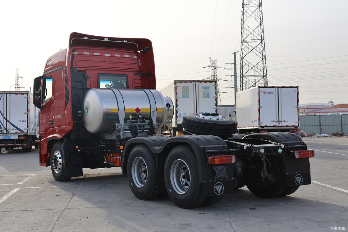 Foton Auman 6X4 المستخدمة رأس شاحنة الجرار GTL6 10 إطارات للنقل لمسافات طويلة محرك LNG 530 حصان