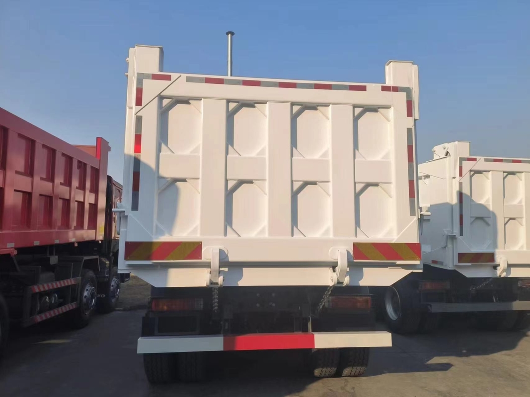 شاحنة نقالة جديدة للبيع سينوتروك هوو 371hp 6 * 4 وضع القيادة 2025 سنة Rhd شاحنات القمامة الثقيلة