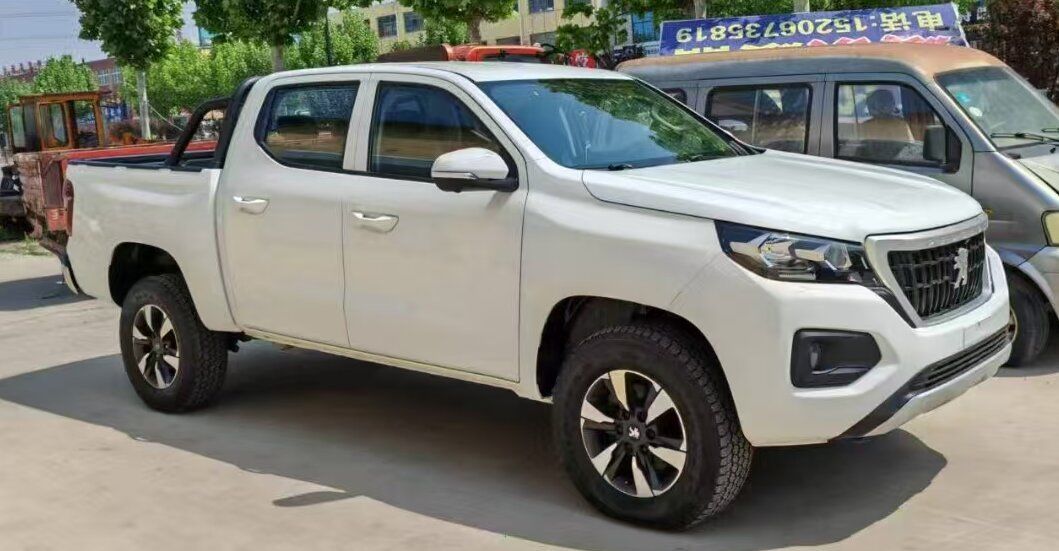 سعر معقول جديد بيجو ديزل 4WD Volante a la izquierda يورو 5 كابينة مزدوجة للتصدير