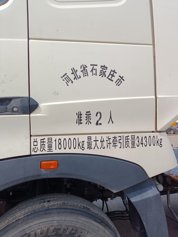 رأس شاحنة جرار مستعملة للبيع HOWO T7H 6*4 وضع القيادة 440 حصان أفضل ماركات شاحنات الجرارات الصينية