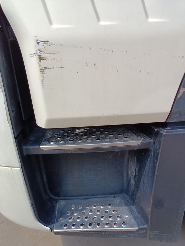 رأس شاحنة جرار مستعملة للبيع HOWO T7H 6*4 وضع القيادة 440 حصان أفضل ماركات شاحنات الجرارات الصينية