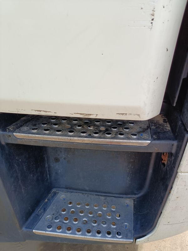 رأس شاحنة جرار مستعملة للبيع HOWO T7H 6*4 وضع القيادة 440 حصان أفضل ماركات شاحنات الجرارات الصينية