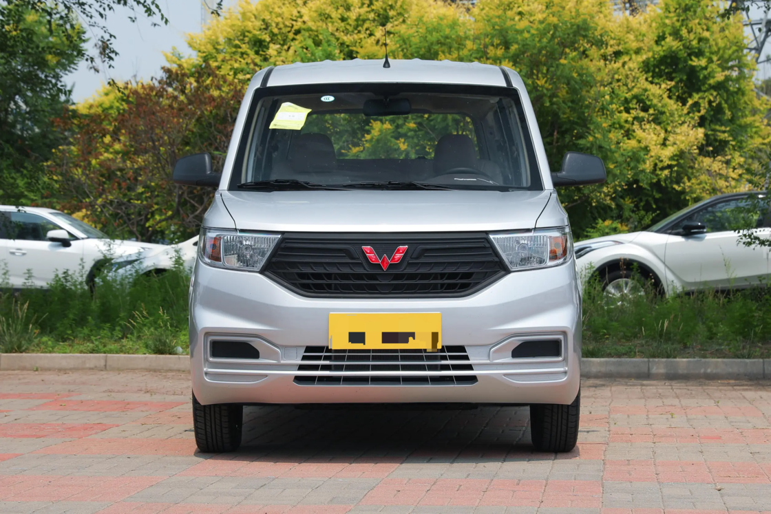 سيارة ميني فان جديدة وبأسعار معقولة من طراز Wuling Hongguang V موديل 2022، بمحرك 1.2 لتر بقوة 76 حصان، L4 بنزين، دفع ثنائي 2WD، Euro 6 للتصدير للاستخدام العائلي