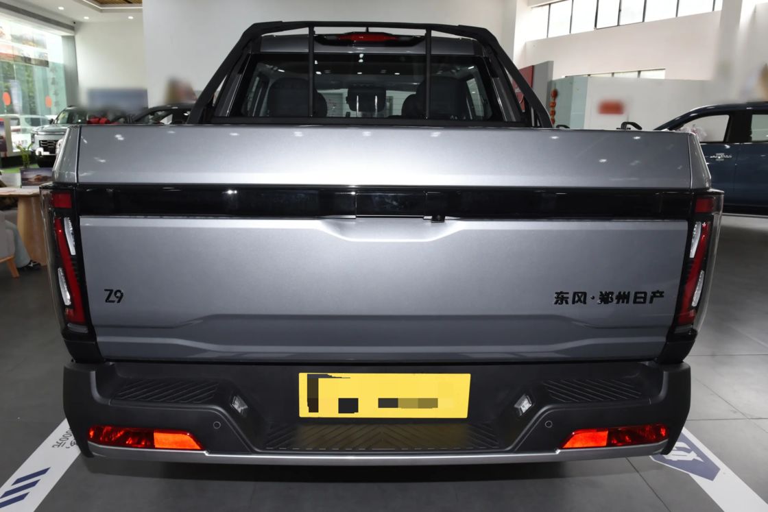 شاحنة دونغفنغ Z9 بيك أب اقتصادية 2025 2.3T 6MT ديزل 2WD يورو 6 بقوة 190 حصان مثالية للتصدير والرحلات العائلية