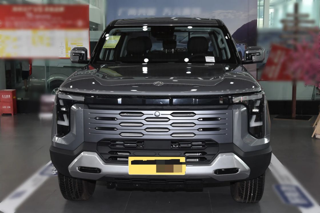 شاحنة دونغفنغ Z9 بيك أب اقتصادية 2025 2.3T 6MT ديزل 2WD يورو 6 بقوة 190 حصان مثالية للتصدير والرحلات العائلية