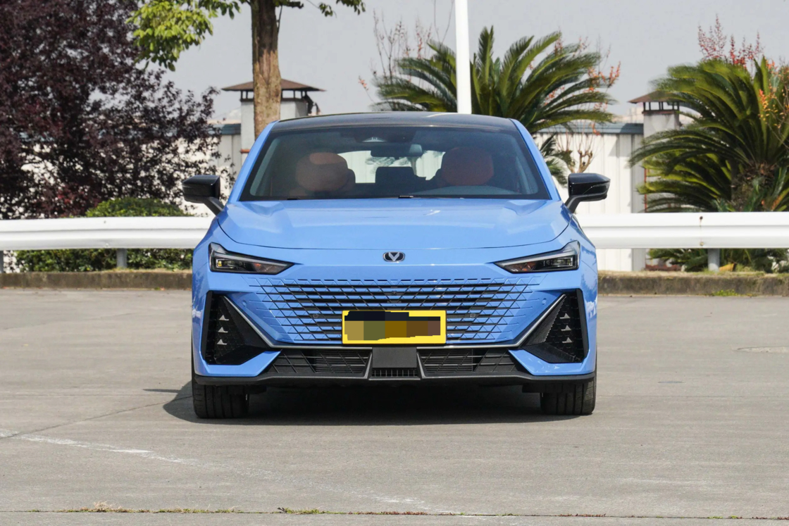 سعر معقول جديد تشانجان UNI-V 2025 الجيل الثالث 1.5T 500Bar إصدار رياضي مميز للتصدير للاستخدام العائلي
