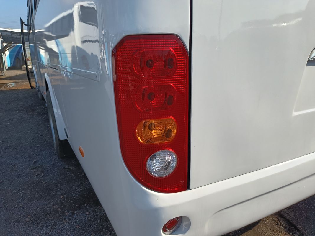 ZK6102D يوتونغ حافلة ركاب مستعملة 2020 57 مقعد 2 + 3 تصميم باب واحد محرك اليد اليمنى حافلة فاخرة