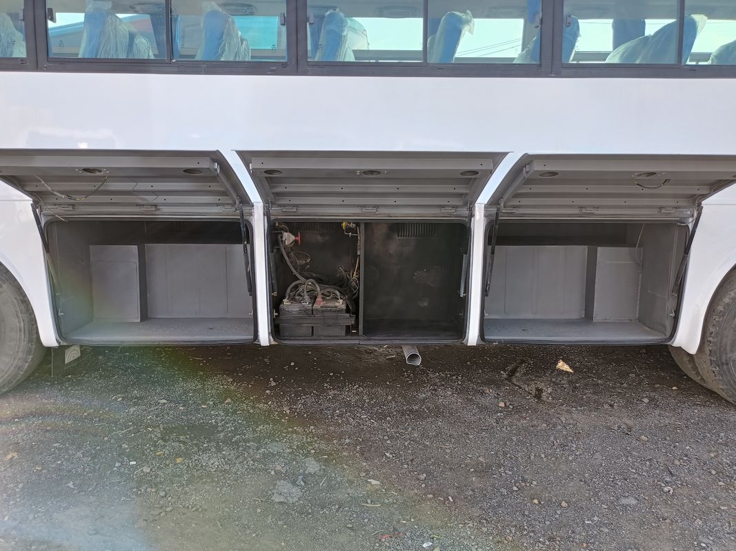 ZK6102D يوتونغ حافلة ركاب مستعملة 2020 57 مقعد 2 + 3 تصميم باب واحد محرك اليد اليمنى حافلة فاخرة