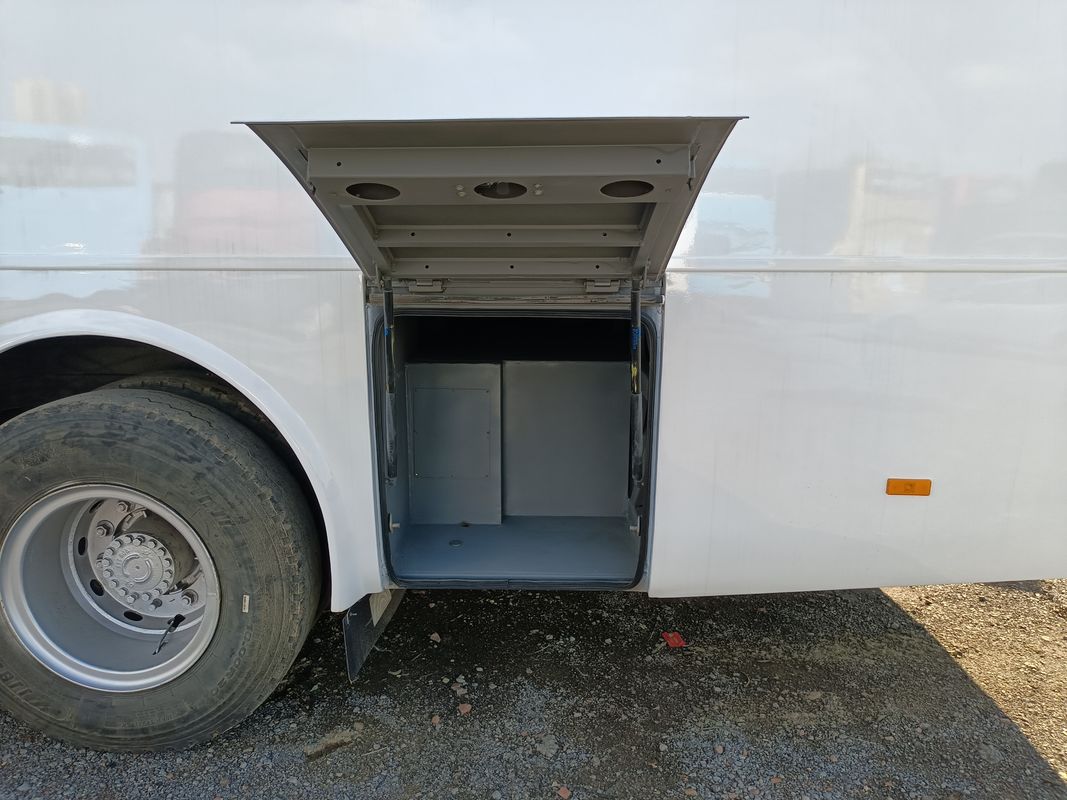 ZK6102D يوتونغ حافلة ركاب مستعملة 2020 57 مقعد 2 + 3 تصميم باب واحد محرك اليد اليمنى حافلة فاخرة