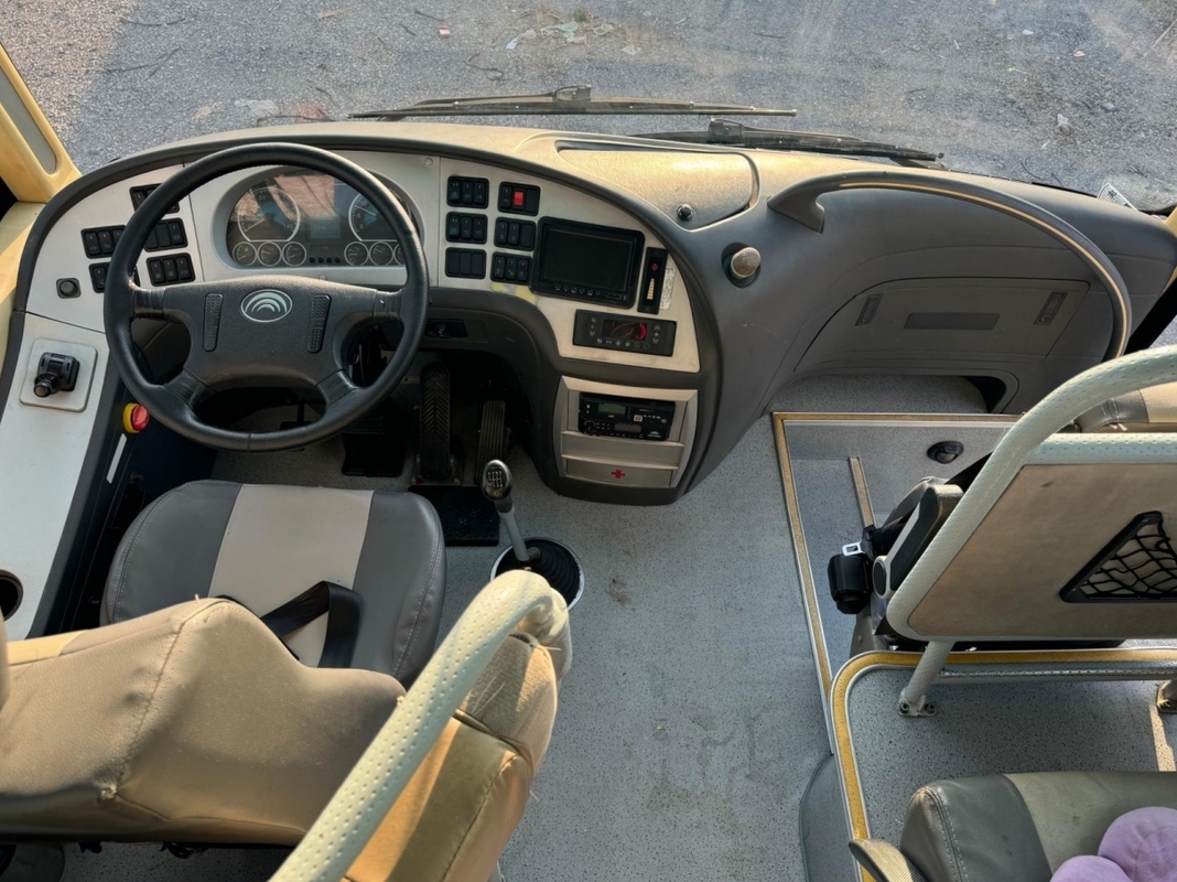 Used Yutong Bus 50 Seater Luxury Tour Commuter Airport School Church Bus RHD/LHD