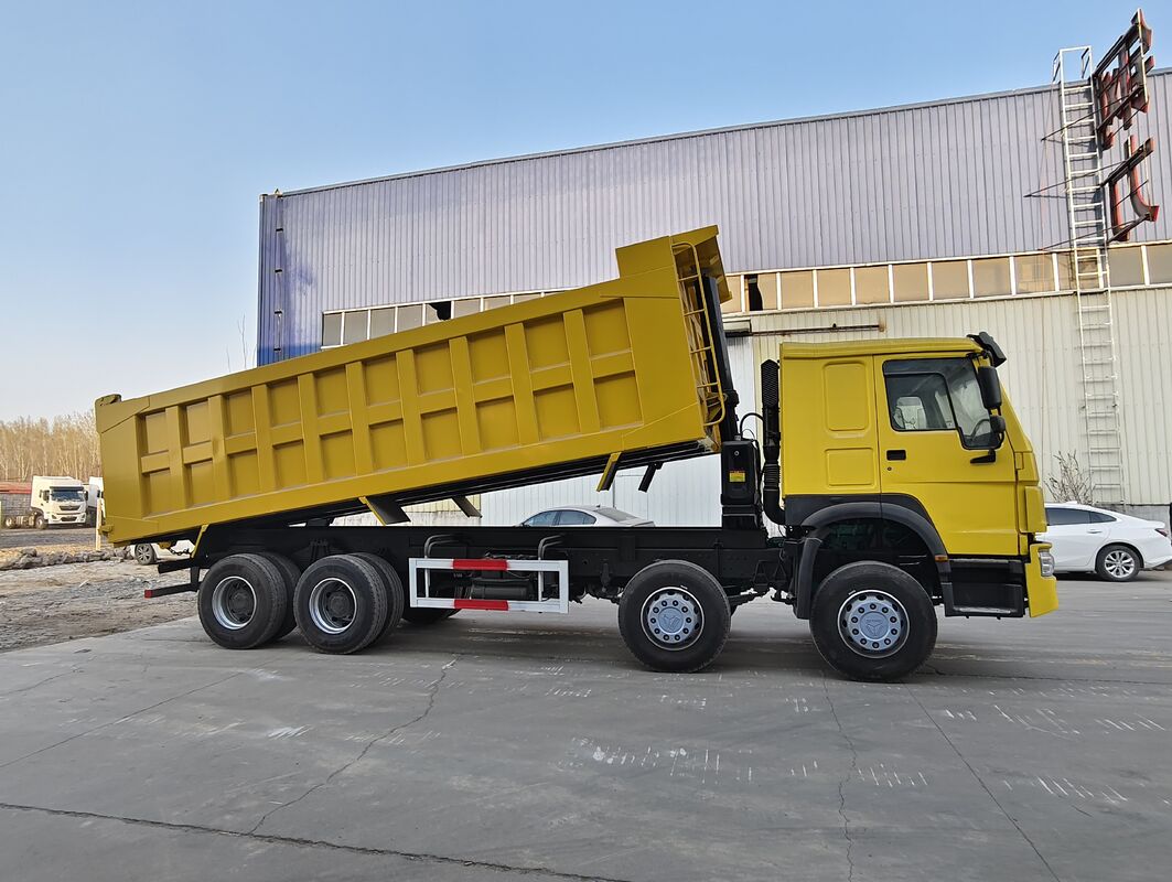 شاحنة قلابة مستعملة هاوو 8*4 LHD موديل 375 حصان شاحنة قلابة مستعملة للبناء بمسافة مقطوعة منخفضة