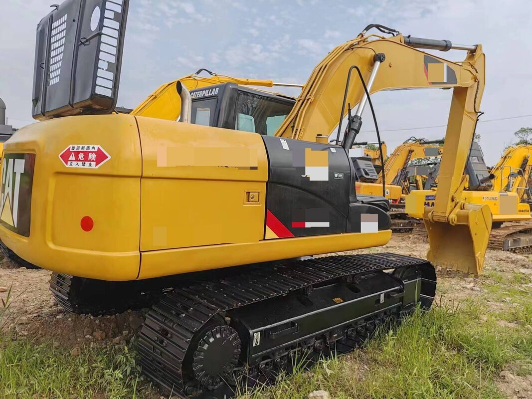 Used tracked Excavator Chinese brand 21T in excellent condition  capacity 1m³ rated power 103kW for construction