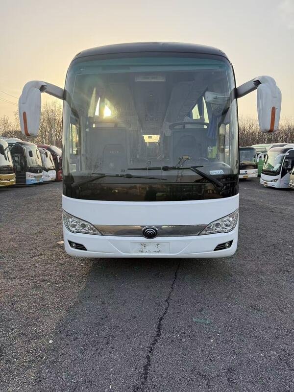 حافلة جديدة مستعملة Yutong Zk6122 بمحرك Yuchai 330 حصان ونوابض ورقية و 55 مقعدًا فاخرة مع تكييف هواء